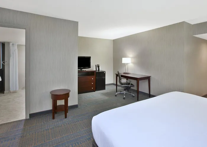 Dwtn-capitol Square By Ihg Hotel 3*