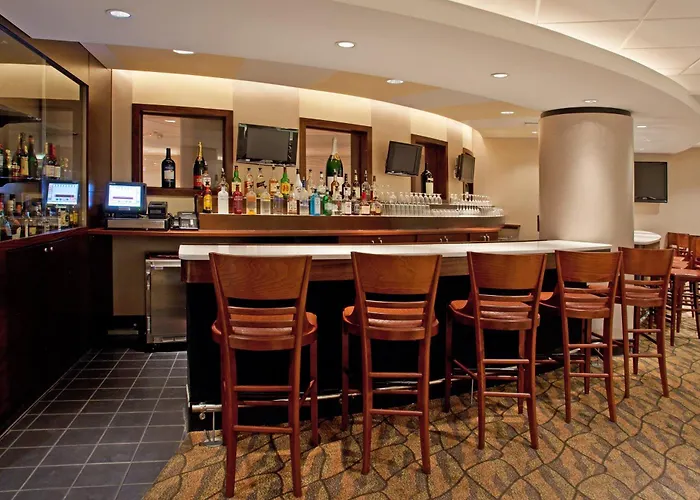 Dwtn-capitol Square By Ihg Hotel 3*