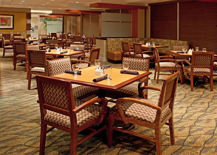 Dwtn-capitol Square By Ihg